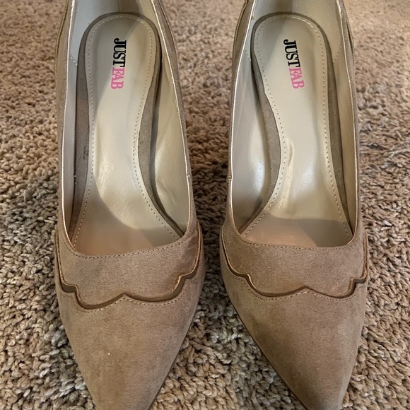 Tan suede oxford high heeled work pumps size 9 - Picture 3 of 5